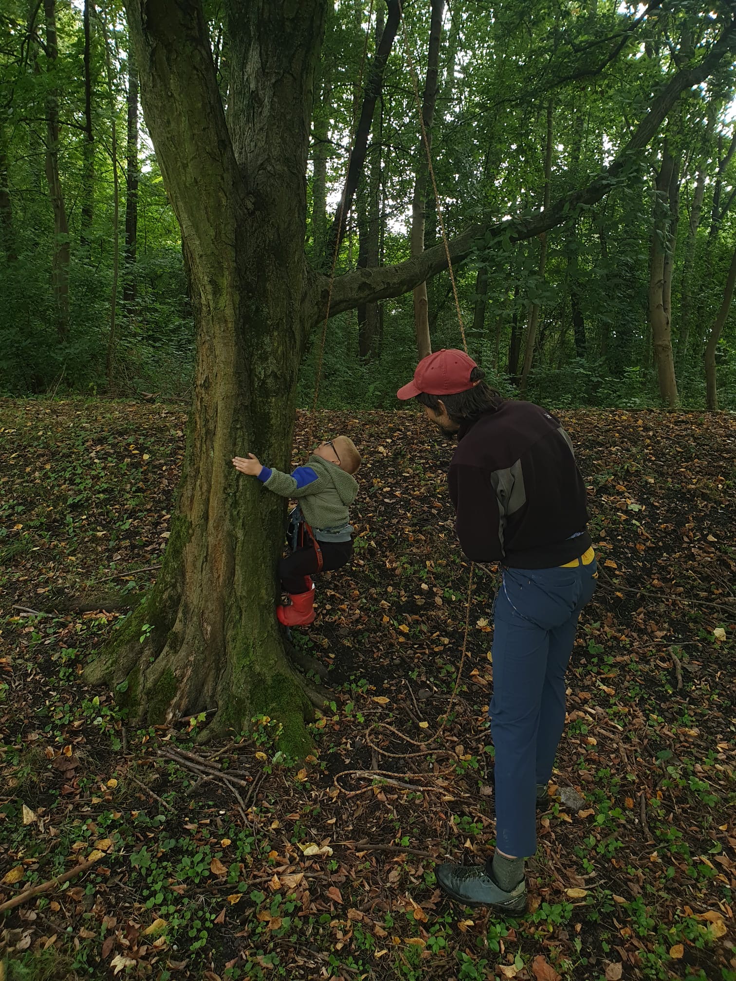 Rodinná brigáda na zahradě